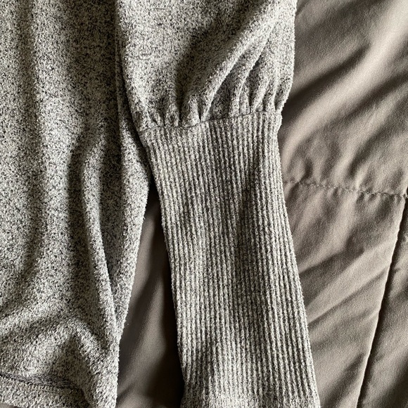 Loft Size Large Heather Gray Long Puff Sleeve Sweater; Soft; Ribbed Cuffs - Picture 4 of 7